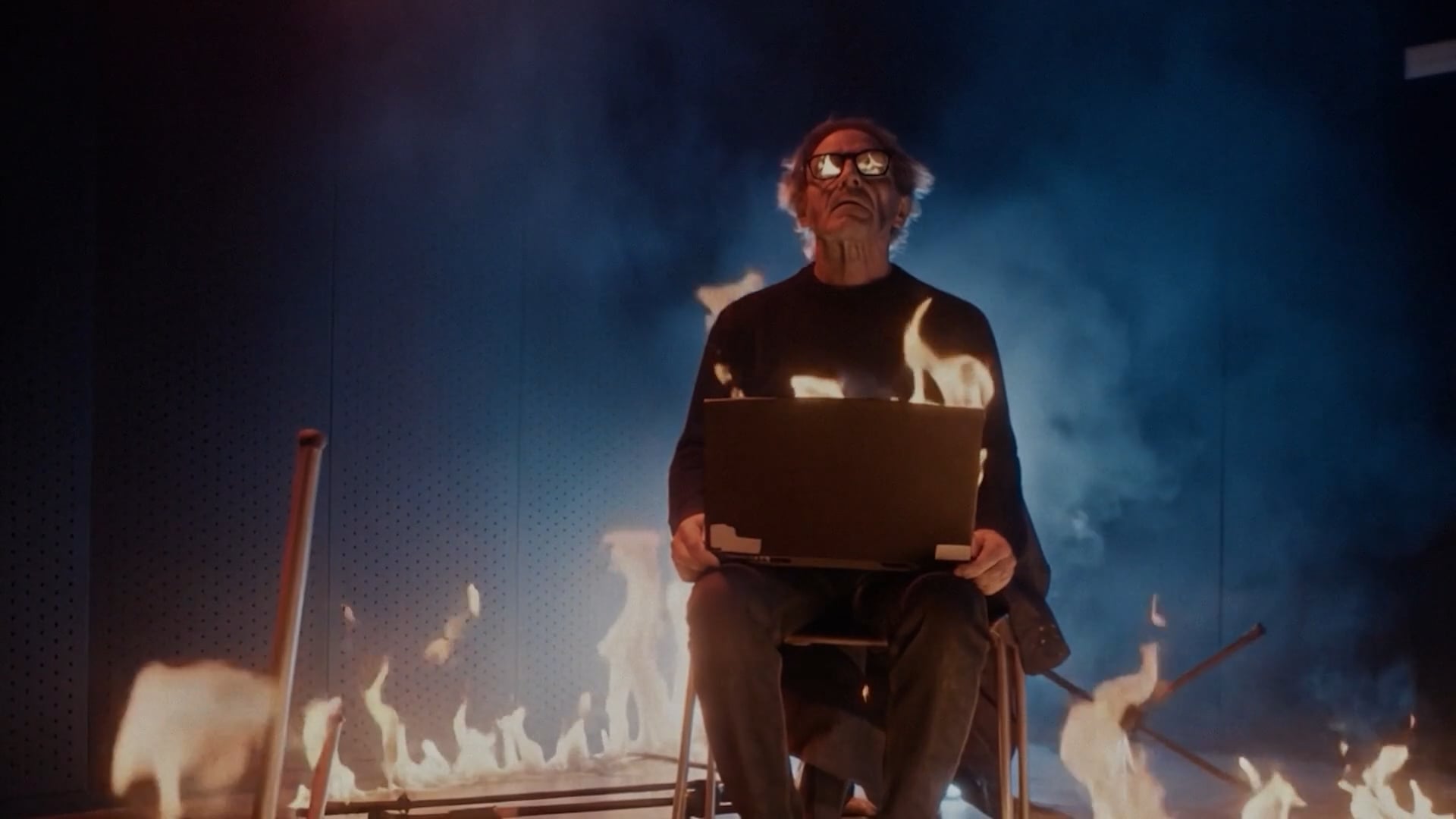 Fotograma del tráiler de Ruinas Artificiales